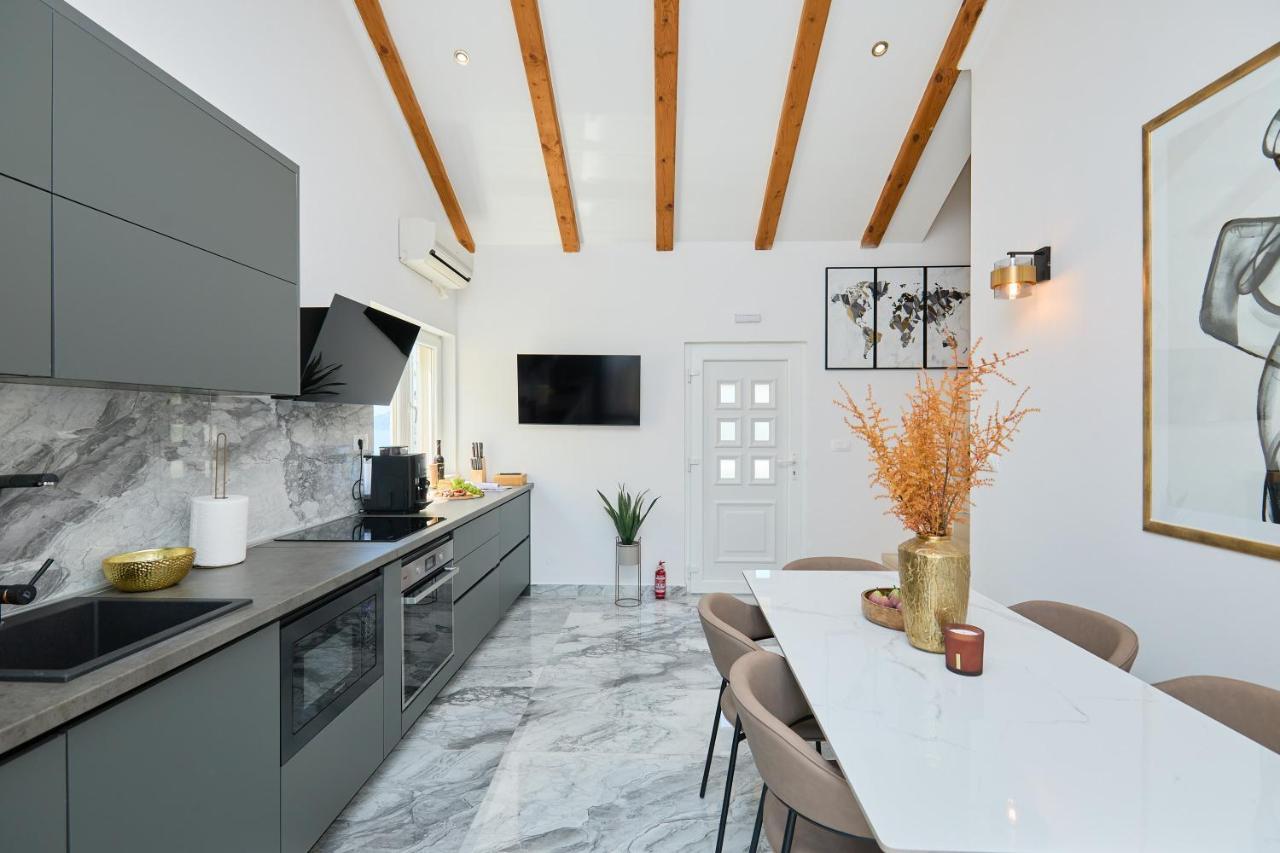 ツァヴタットLuxury Penthouse Avalonアパートメント エクステリア 写真